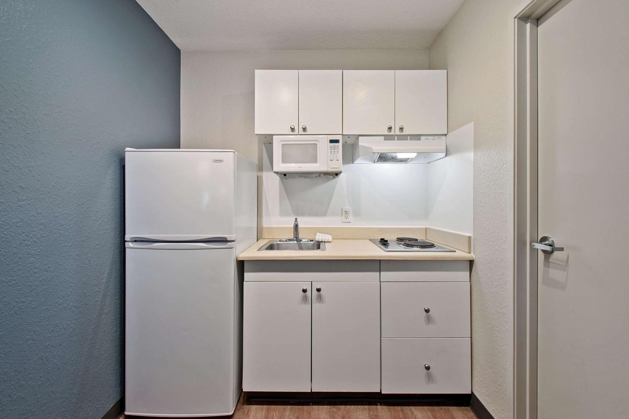 Extended Stay America Suites - Miami - Airport - Blue Lagoon Miami Springs Екстериор снимка