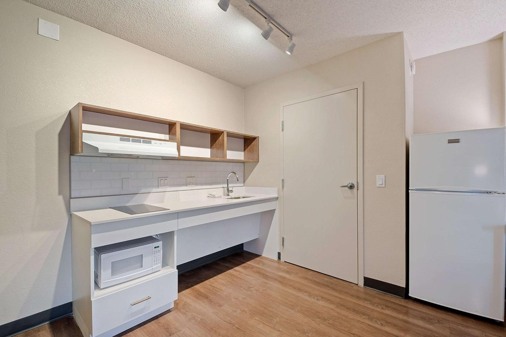 Extended Stay America Suites - Miami - Airport - Blue Lagoon Miami Springs Екстериор снимка