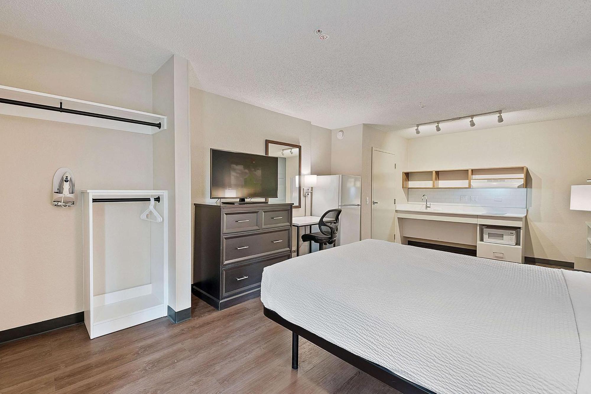 Extended Stay America Suites - Miami - Airport - Blue Lagoon Miami Springs Екстериор снимка
